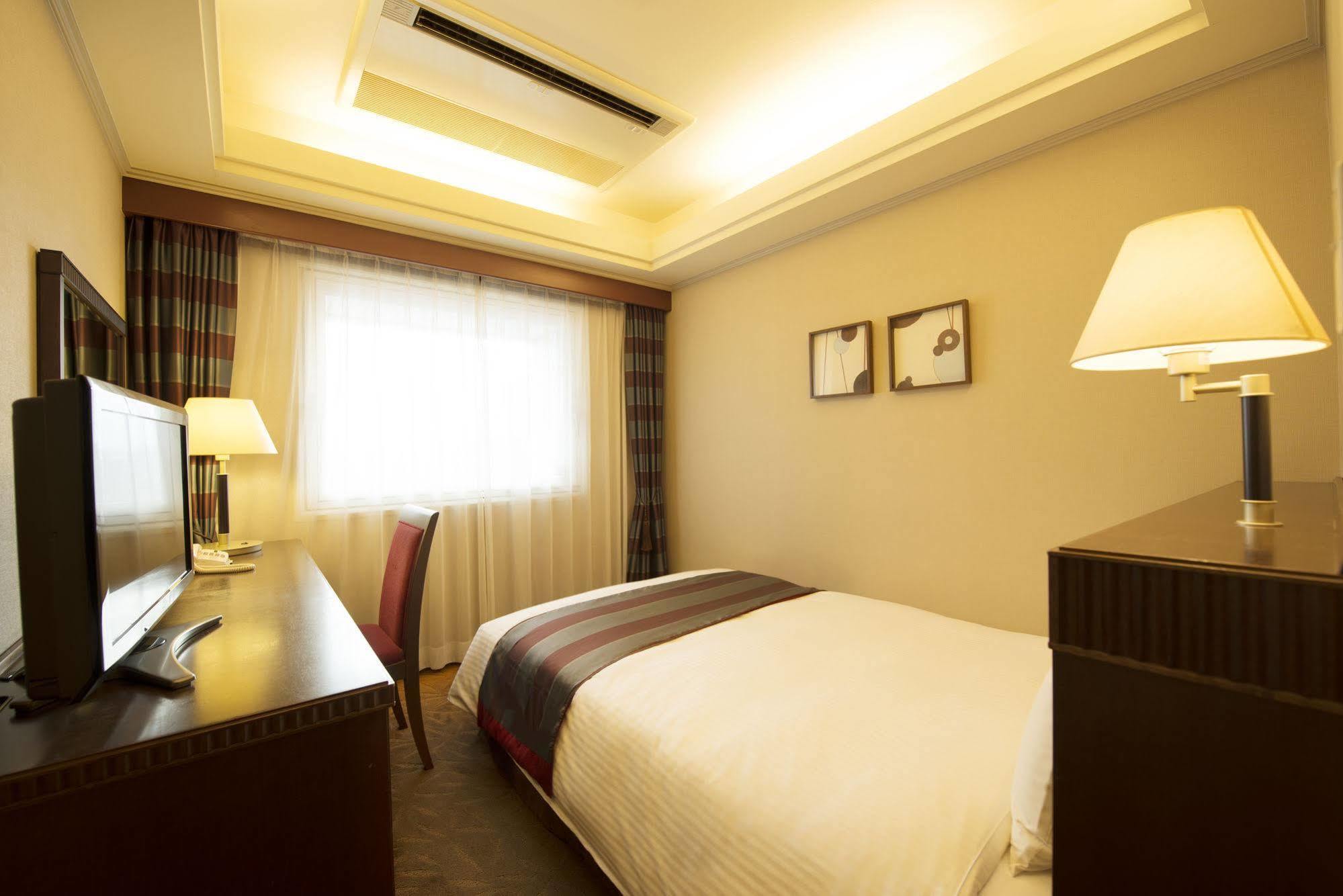 Hotel Shin Yokohama Grace